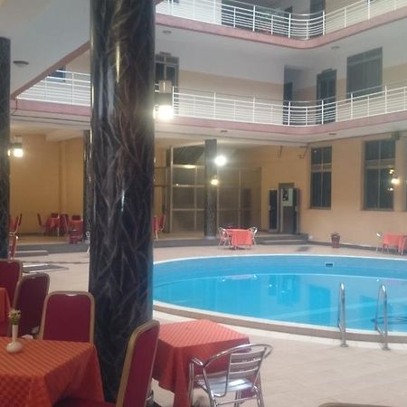 Hotel Triangle Kampala Luaran gambar