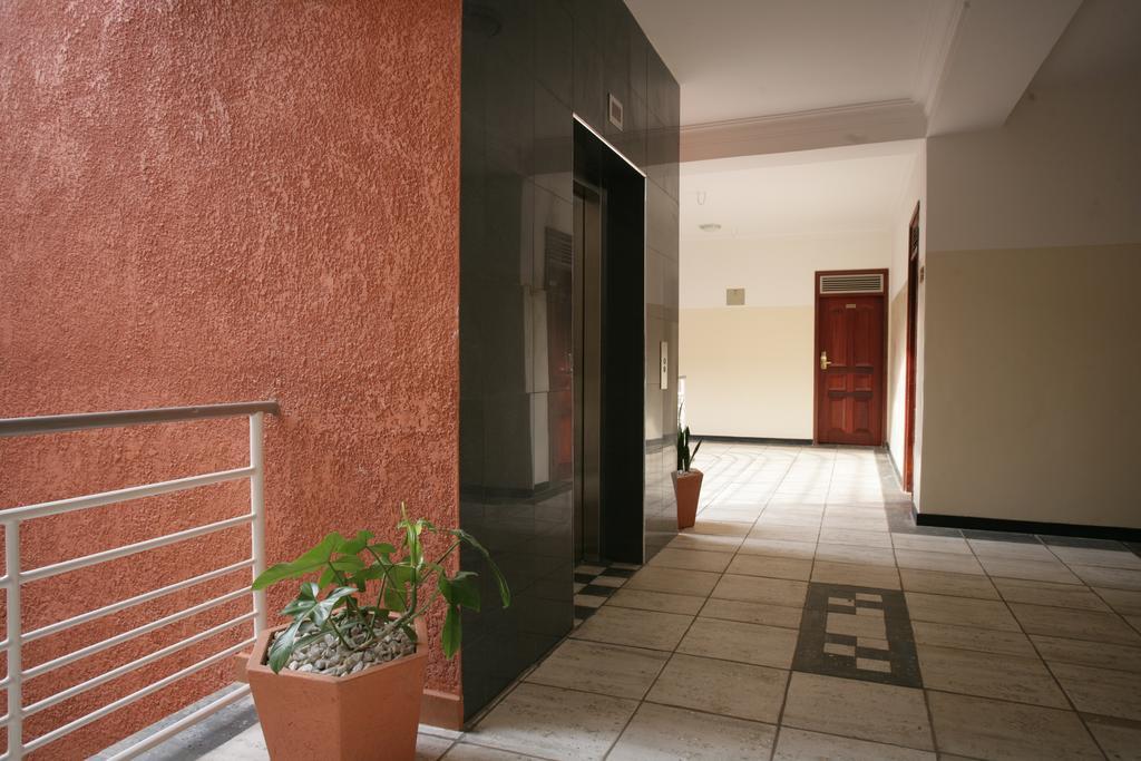 Hotel Triangle Kampala Luaran gambar