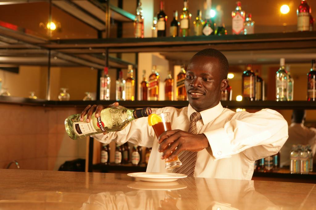 Hotel Triangle Kampala Luaran gambar
