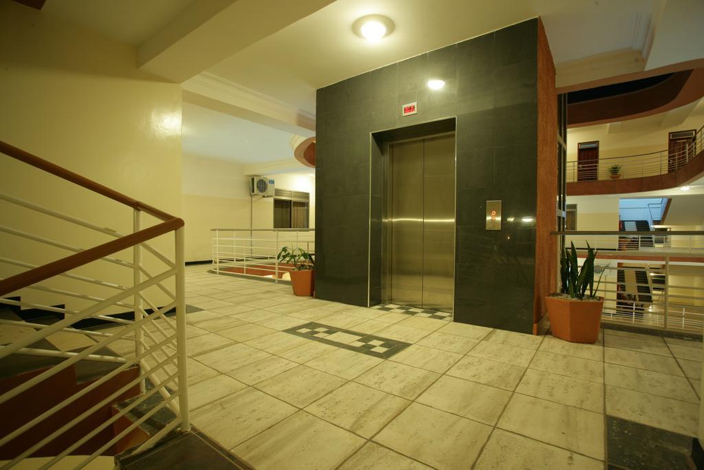 Hotel Triangle Kampala Luaran gambar