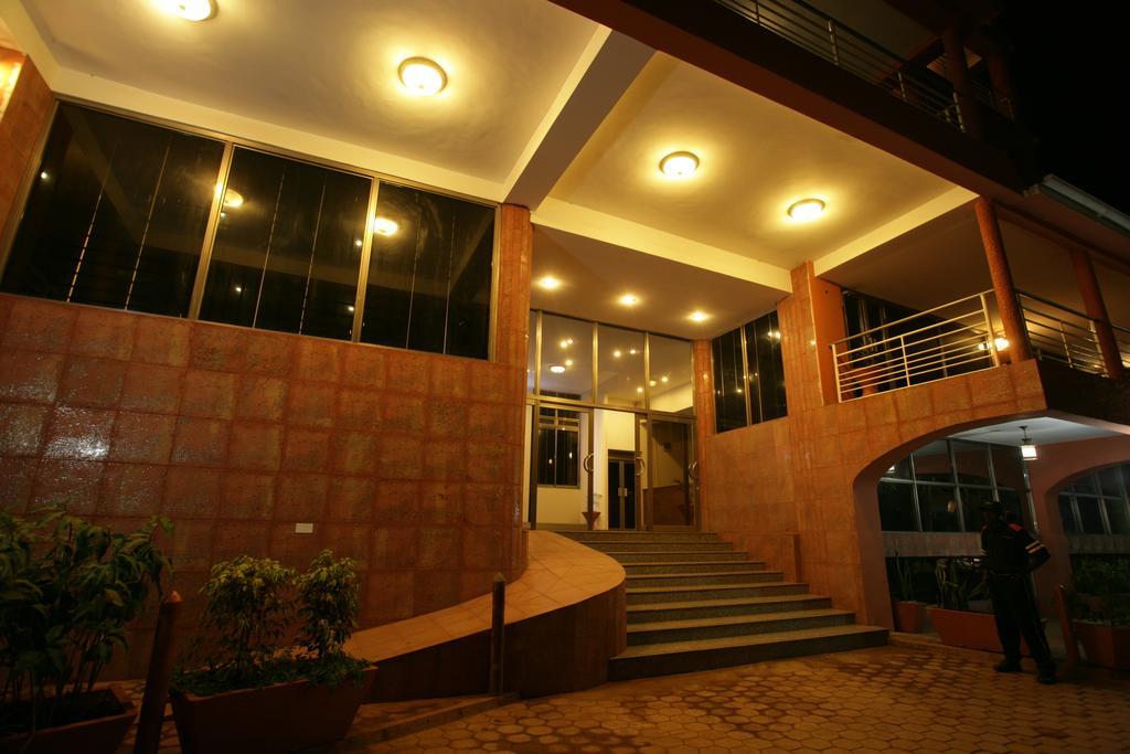 Hotel Triangle Kampala Luaran gambar