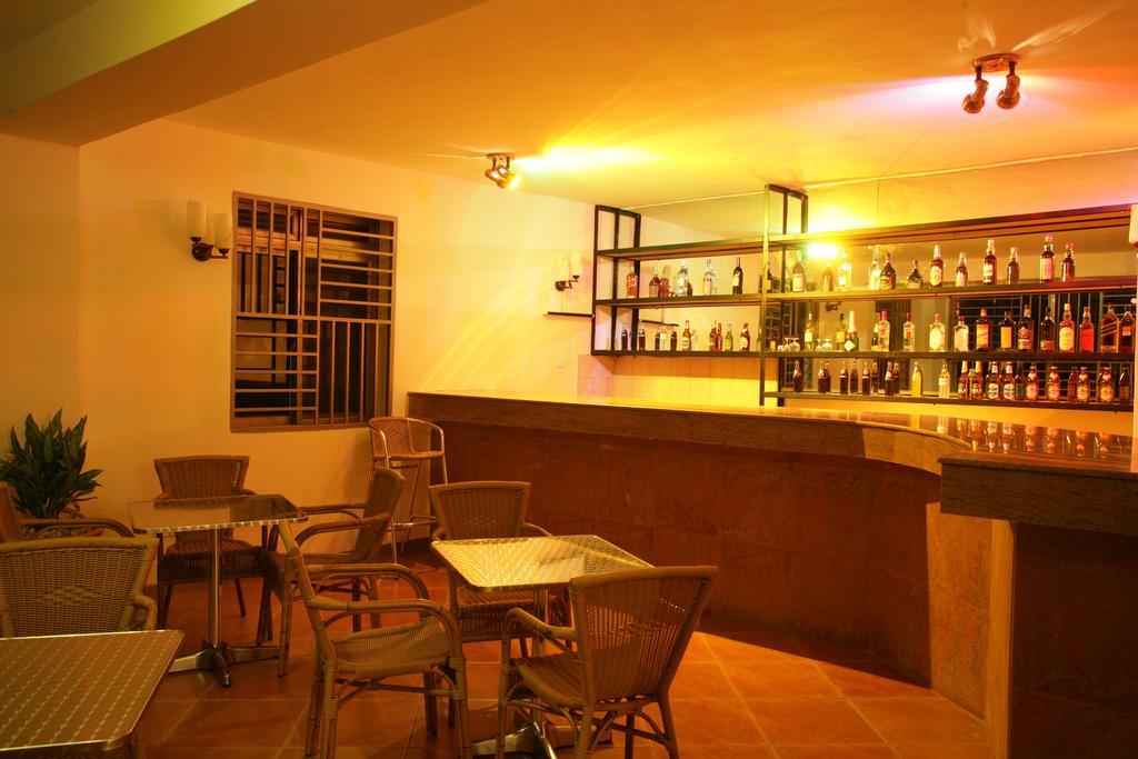 Hotel Triangle Kampala Luaran gambar