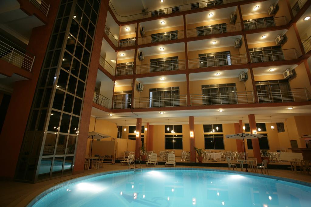 Hotel Triangle Kampala Luaran gambar