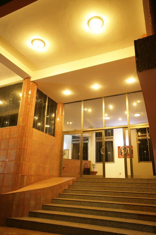 Hotel Triangle Kampala Luaran gambar