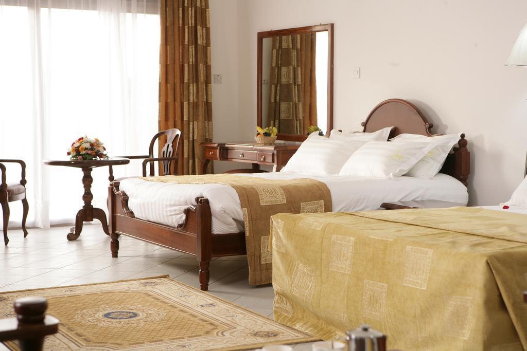 Hotel Triangle Kampala Luaran gambar