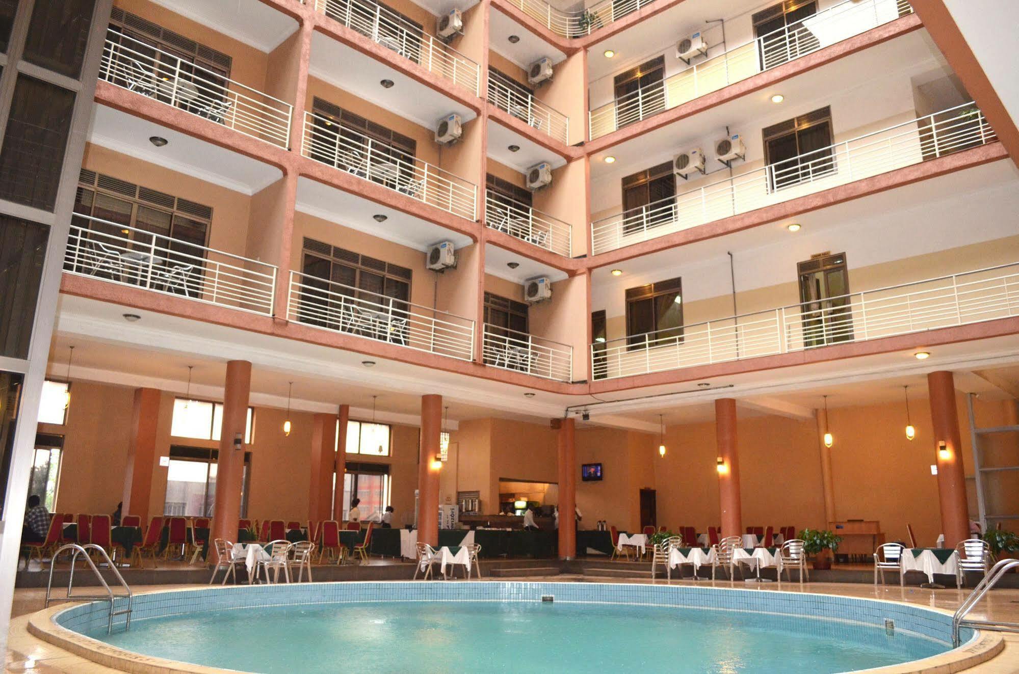 Hotel Triangle Kampala Luaran gambar