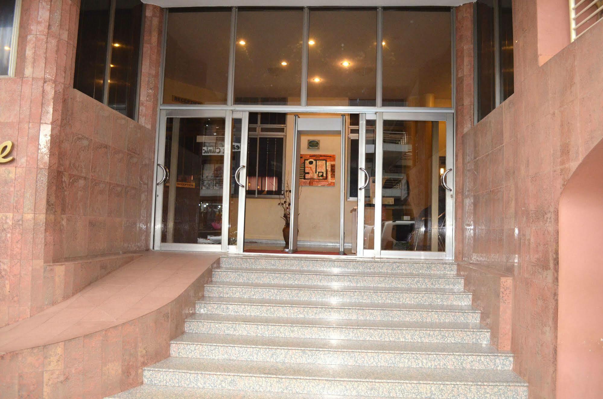 Hotel Triangle Kampala Luaran gambar