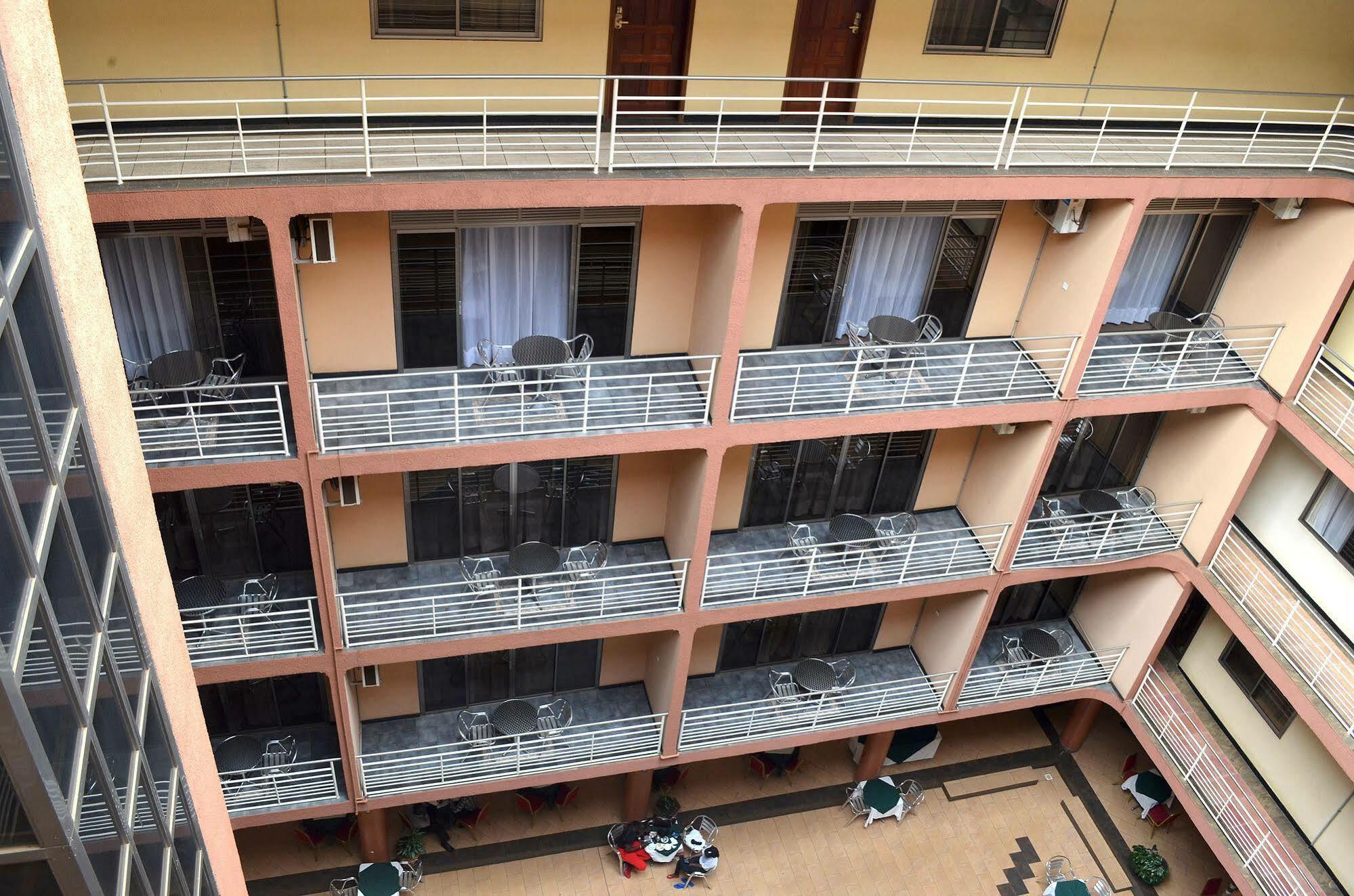 Hotel Triangle Kampala Luaran gambar